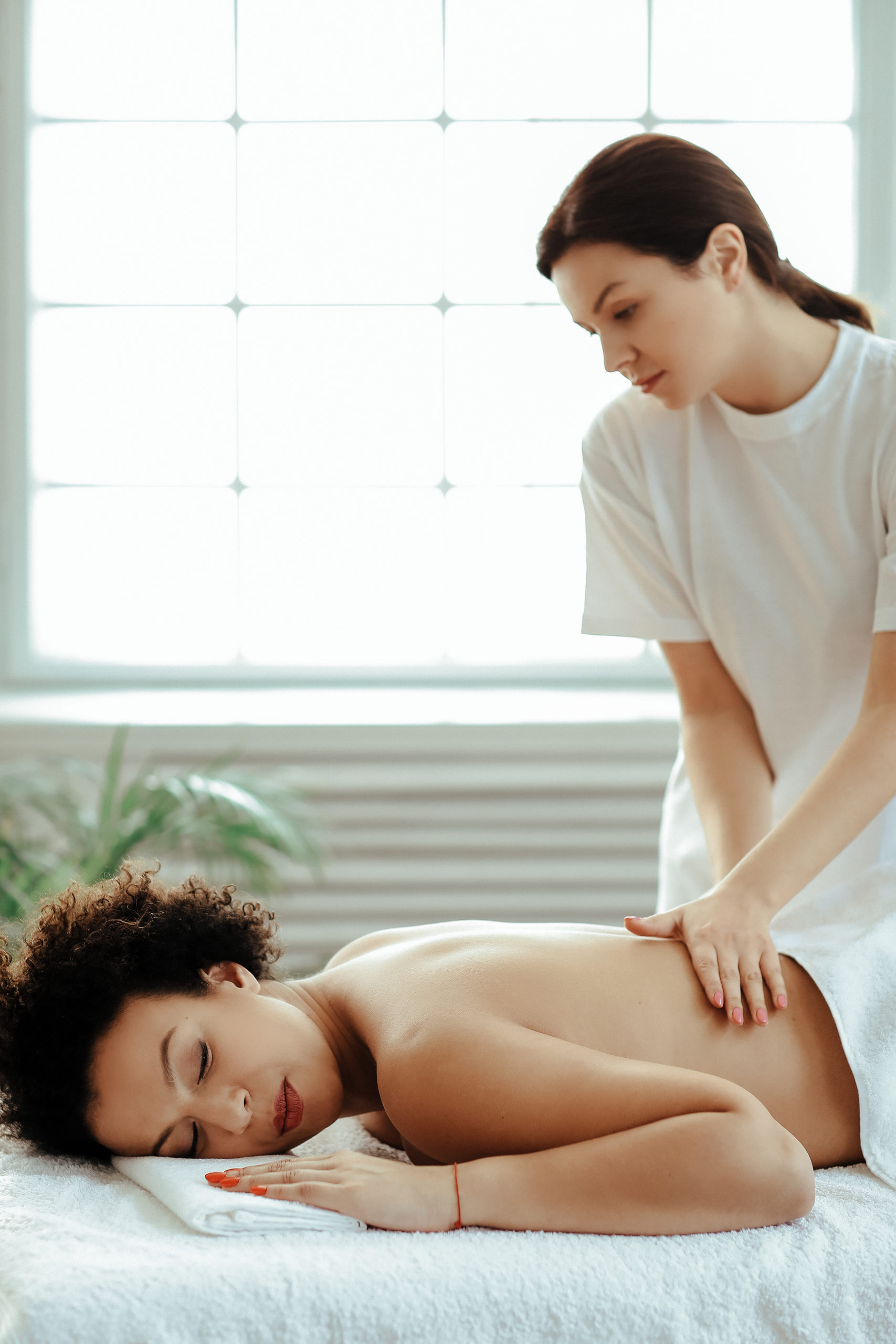 hot-stone-massage-at-spa-e1725330648308